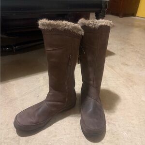 Brown Fur-Lined Women's Boots